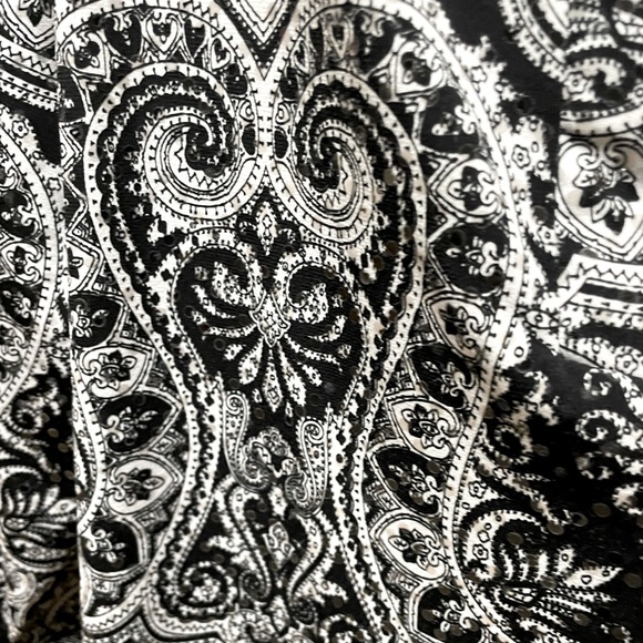 Dressbarn Black & White Sequined Pullover Size Large 3/4 Sleeve Top - Picture 6 of 6